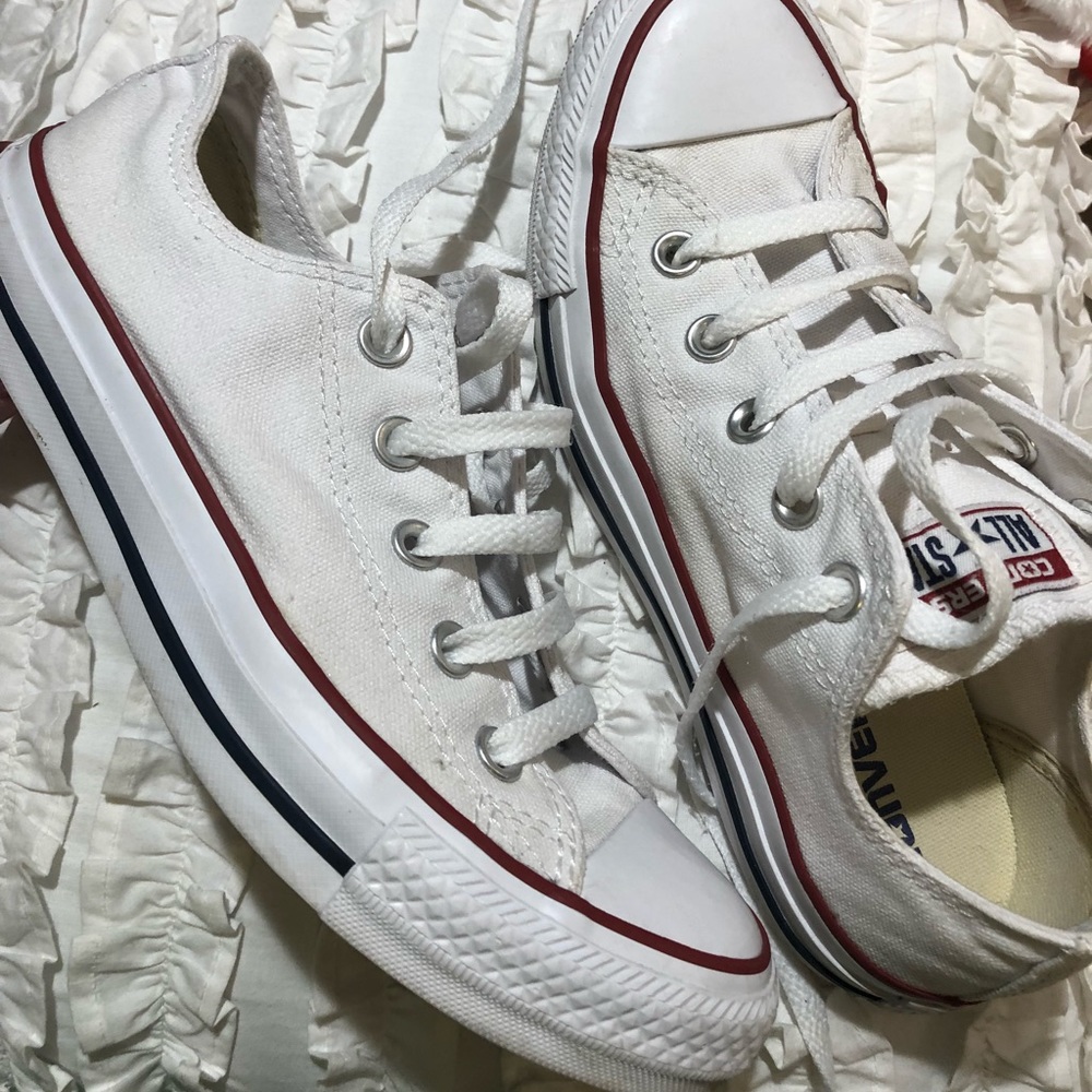 Converse Excellent condition. Men’s 4 women’s 6